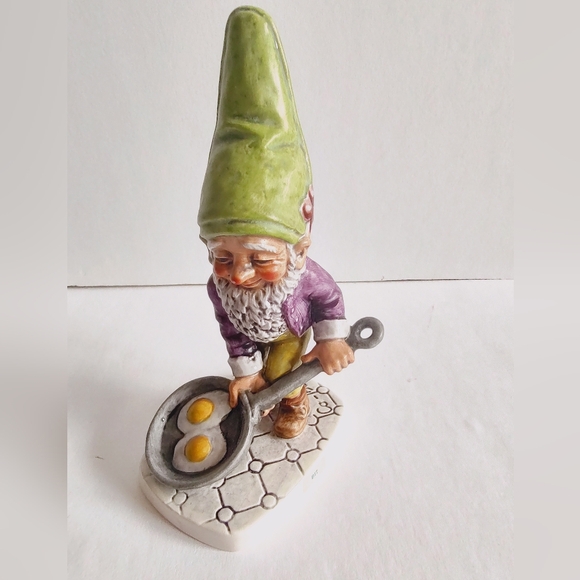 Goebel Vintage Gnome Well 503 Co Boy Bit The Bachelor Frying Eggs Figurine 1970 - Picture 4 of 16